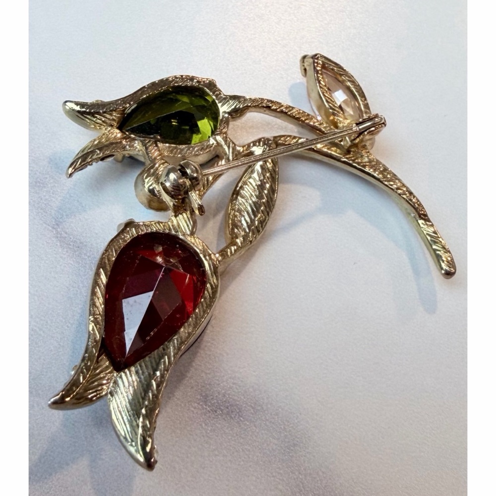 (VTG) Red/Green Rhinestone Gold-Tone Floral Brooch - Picture 7 of 13